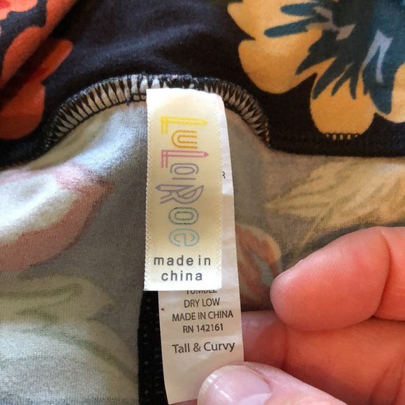 LuLaRoe Tall & Curvy Leggings - Picture 4 of 5